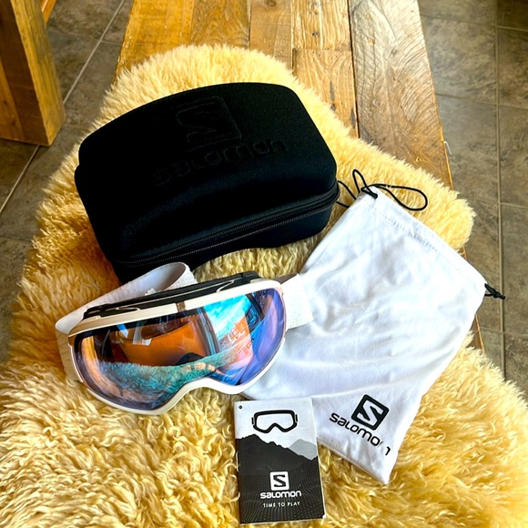 Goggles - Picture 1 of 11